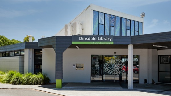 The entrance to Dinsdale Library opens wide with automatic sliding doors. 