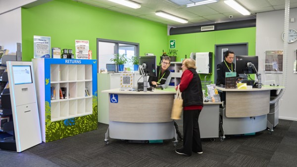 The first front desk as you enter the St Andrews Library is height adjustable. Beside it you also have the returns shelf which can be reached easily.